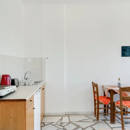 Ilios And Irene 6 Bed & Breakfast 4*