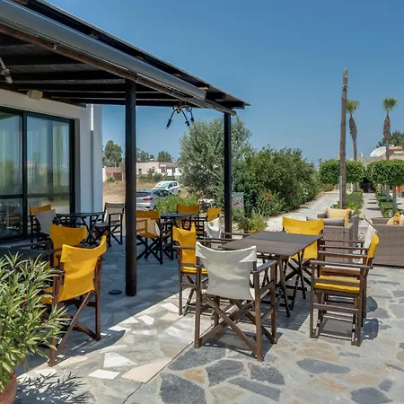 Ilios And Irene 6 Bed & Breakfast 4*