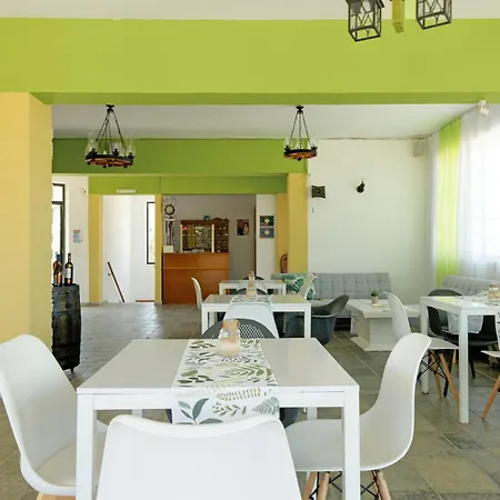 Ilios And Irene 6 Bed & Breakfast